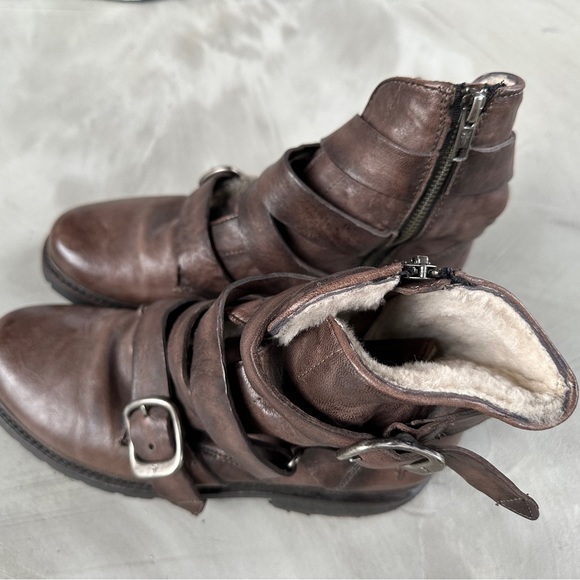 FRYE Womens Valerie Shearling Strappy Ankle Boot - Picture 5 of 7